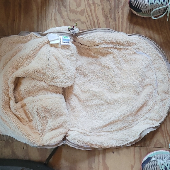 BNWOT baby car seat or st home sleeping snugly. - Picture 4 of 9